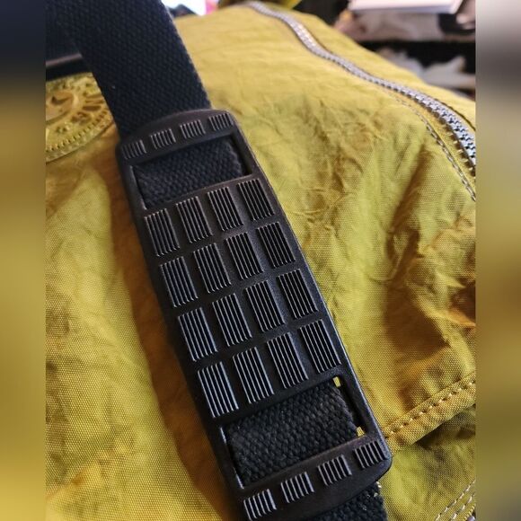 Kipling Expandable Messenger Crossbody Bag in Great Condition - Picture 3 of 12